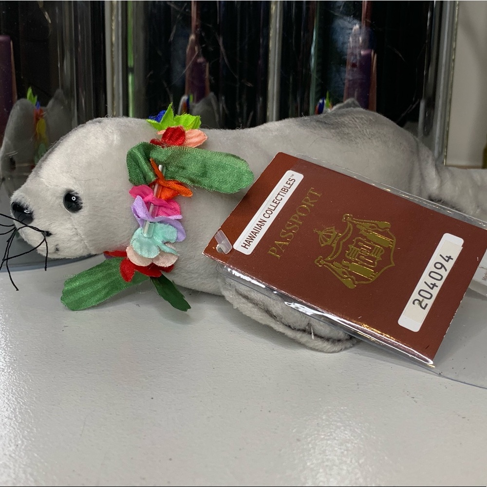 NWT Hawaiian collectables plush seal